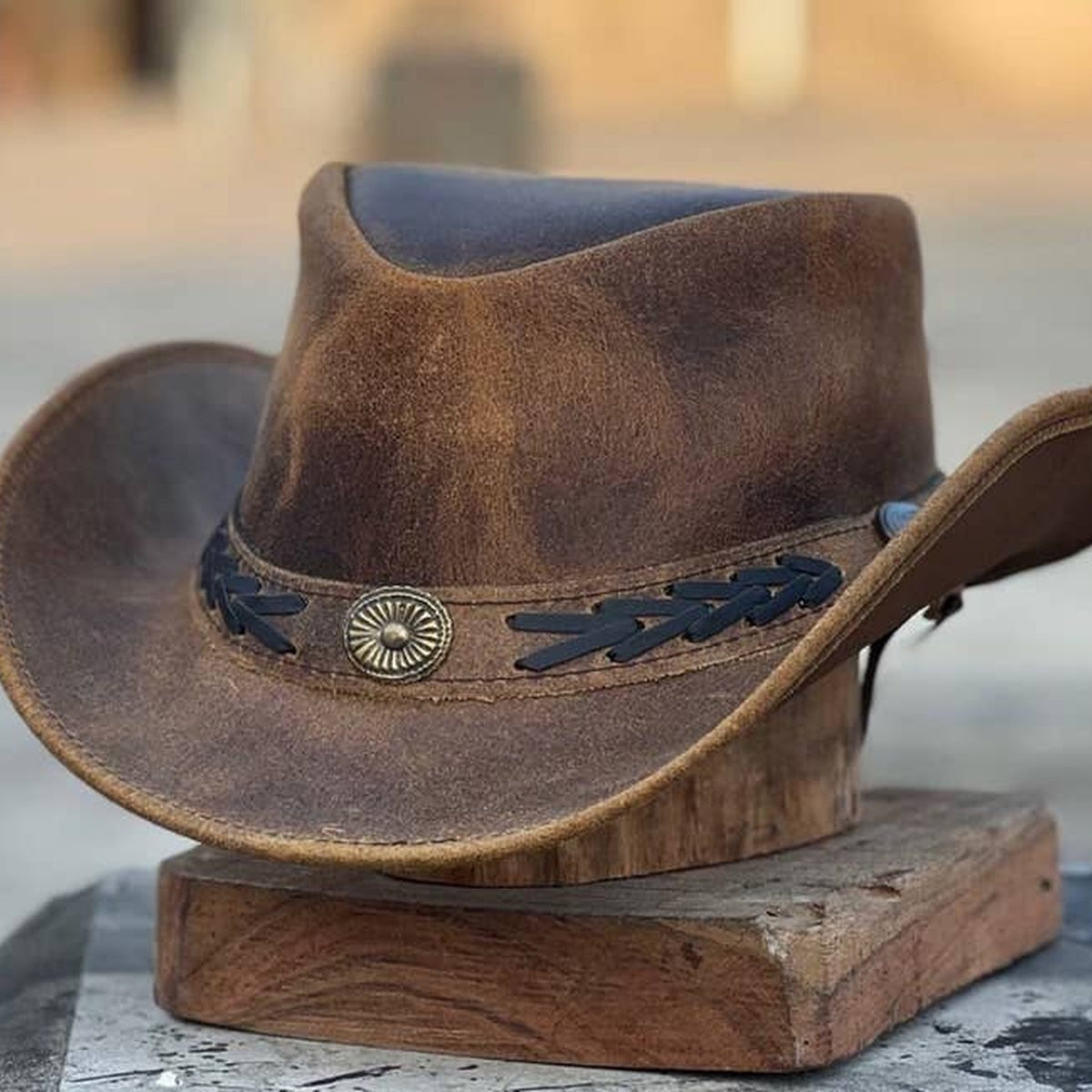 Sahara Leather Hats Western Style For Men and Women Shapeabl — Close-up